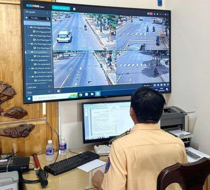 Công an Lâm Đồng kiểm tra phạt nguội. Ảnh: Công an Lâm Đồng