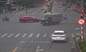 Xe ô tô vi phạm tín hiệu đèn giao thông tại ngã tư Xương Giang- Vương Văn Trà, phường Bắc Giang, tỉnh Bắc Ninh dẫn đến phạt nguội. (Ảnh Công an Bắc Ninh).