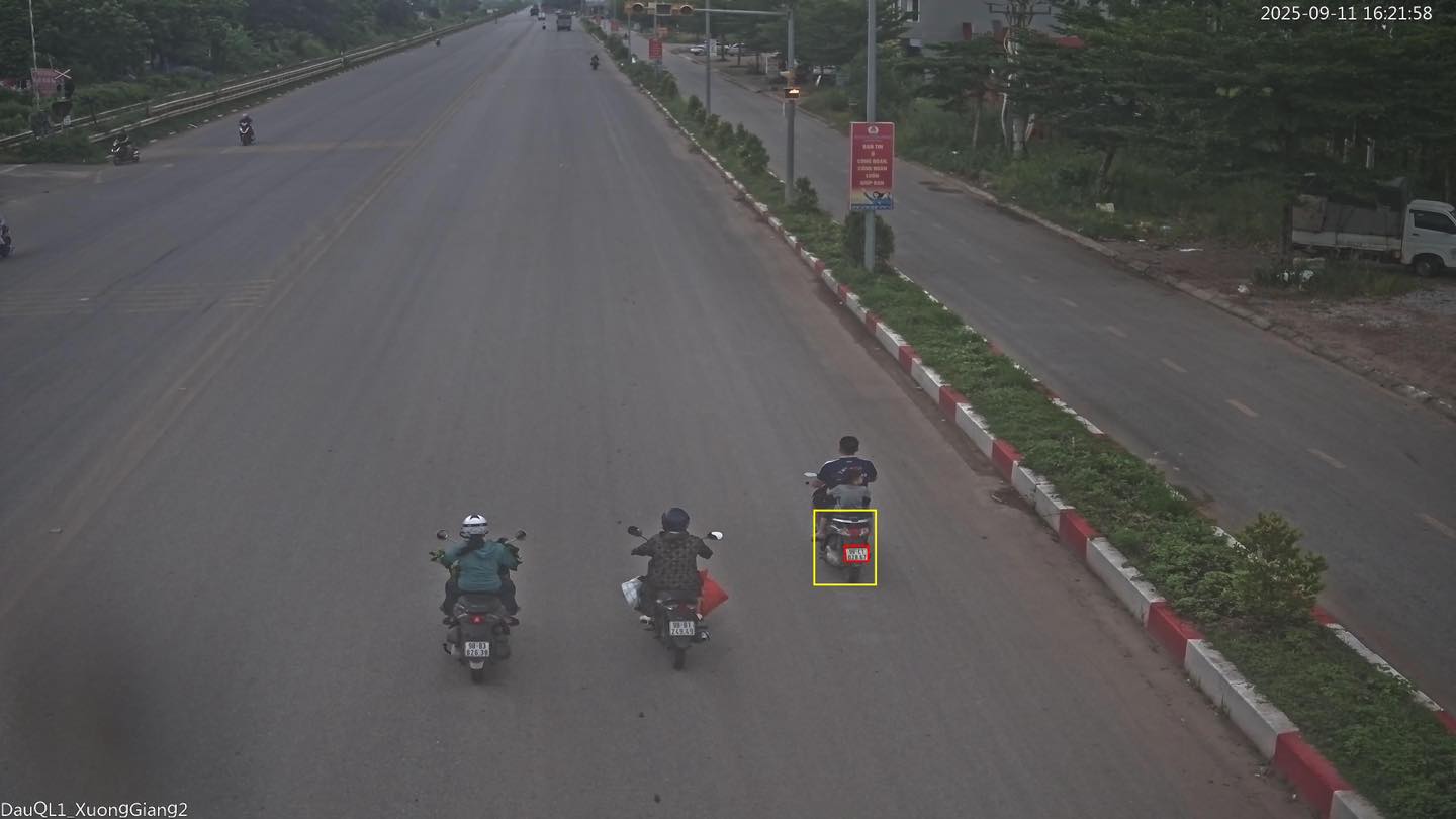 Xe máy không đội mũ bảo hiểm. Ảnh: Phòng CSGT Công an tỉnh Bắc Ninh