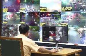 CSGT rà soát các vi phạm để xử lý phạt nguội trước khi thông báo tới chủ phương tiện. Ảnh: Việt An