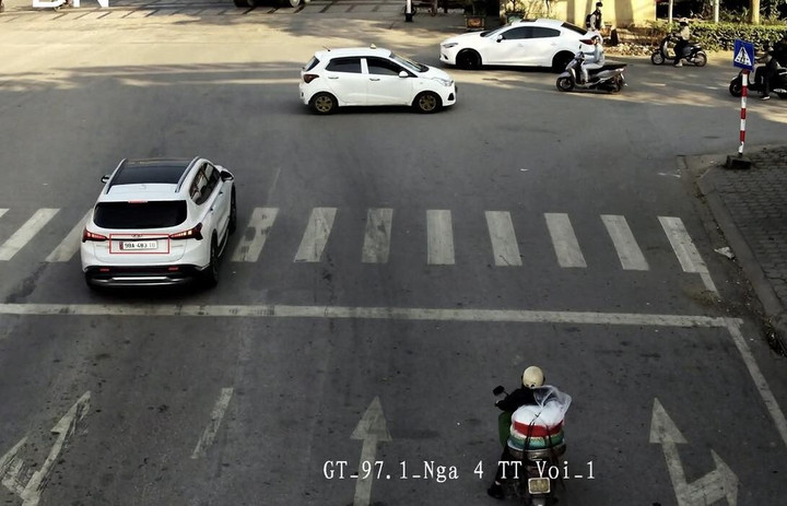 Xe ô tô vượt đèn đỏ bị phạt nguội. (Ảnh: Công an Bắc Ninh)