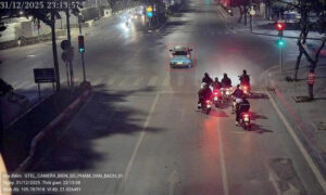 Camera AI tự động ghi hình ôtô con vượt đèn đỏ khoảng 23h13' ngày 31/12/2025. Nguồn: Cục CSGT