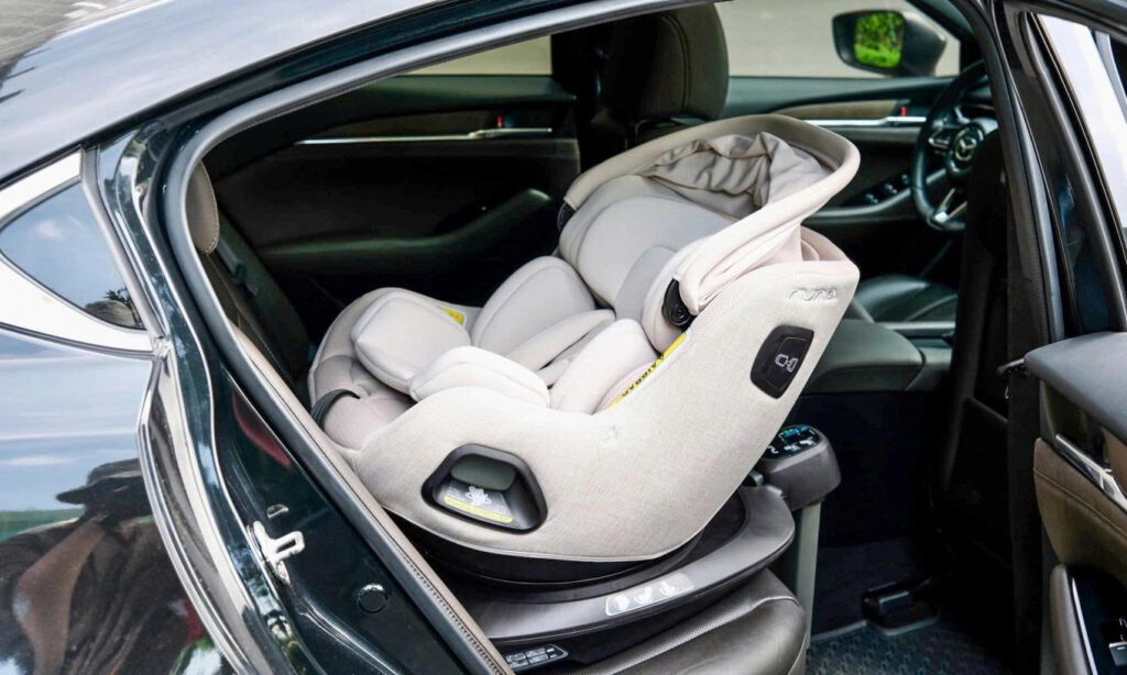 Theo dự thảo luật, taxi và xe công nghệ có thể được miễn yêu cầu trang bị ghế an toàn cho trẻ em từ năm 2026.