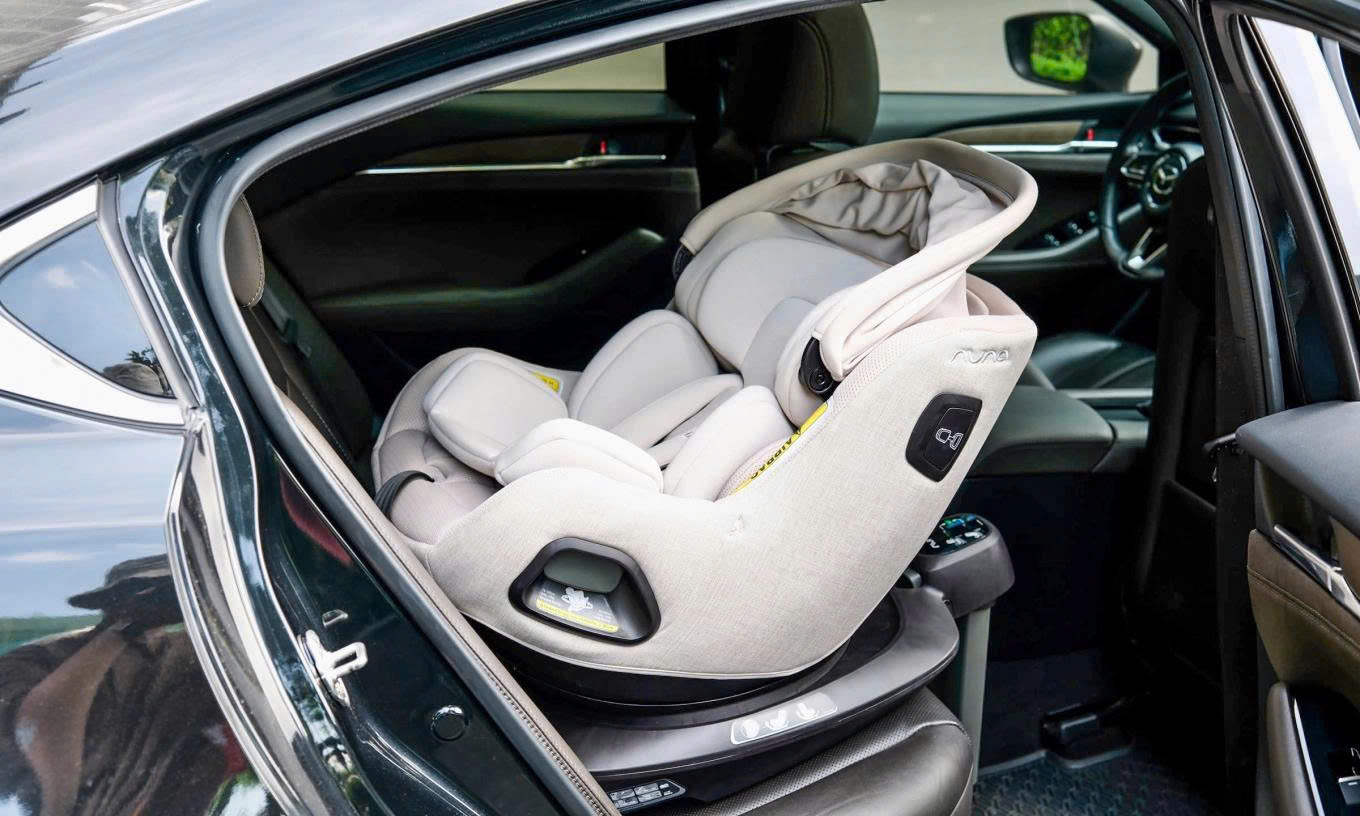 Theo dự thảo luật, taxi và xe công nghệ có thể được miễn yêu cầu trang bị ghế an toàn cho trẻ em từ năm 2026.